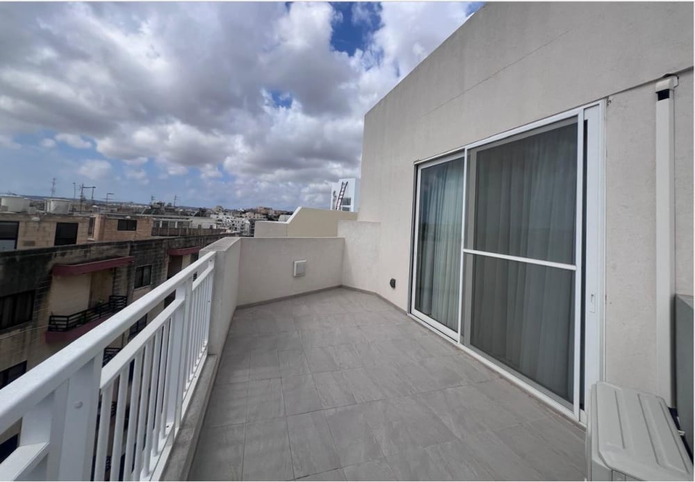 Stylishly Furnished 106.78 sqm 2-Bedroom Penthouse with A Large Private Terrace in Msida — Msida, Malta
