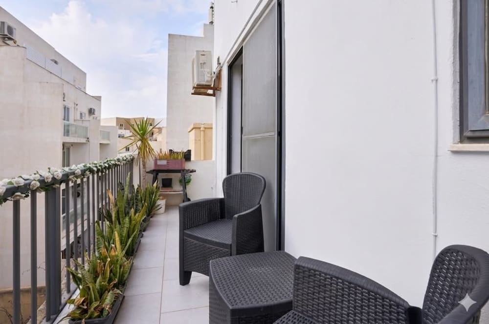 Bright & Modern 104 sqm 2-Bedroom Apartment in Swieqi — Swieqi, Malta