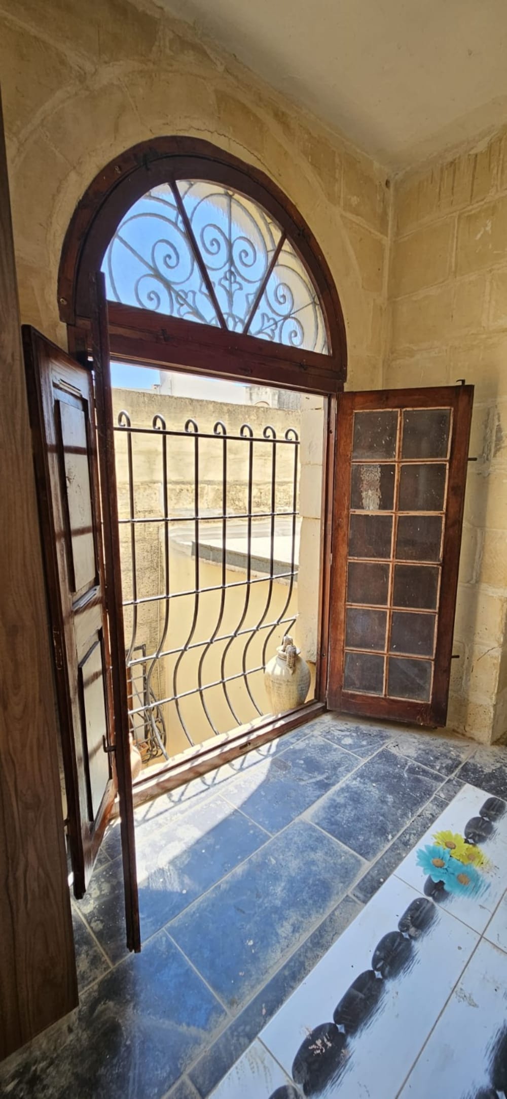 Stunning Renovated 160sqm 4-Bedroom House of Character in Qormi — Qormi, Malta
