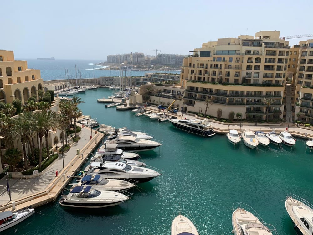 Magnificent Seafront 250sqm 3-Bedroom Apartment in St. Julians — St Julian's, Malta