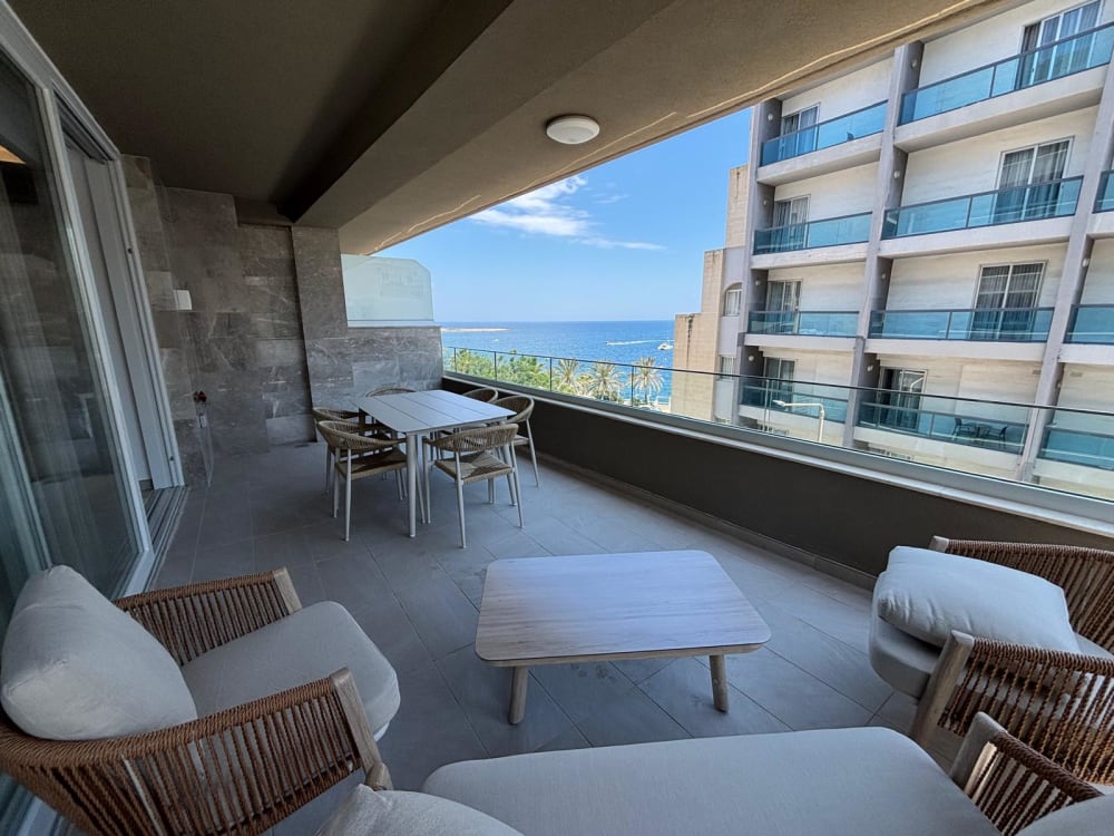 Luxury Furnished 3-Bedroom Sea View Apartment in Qawra — Qawra, Malta