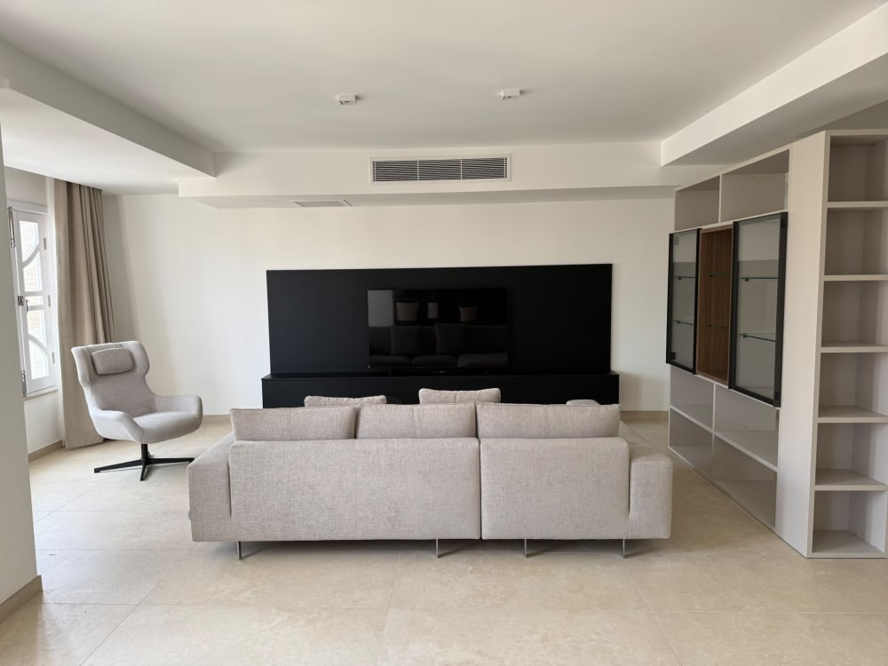 Bright & Modern 3-Bedroom Apartment on Dingli Street Sliema — Sliema, Malta