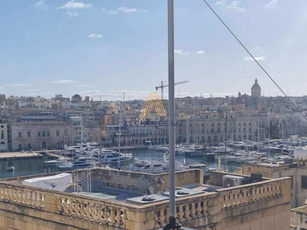 4 Bedroom Townhouse for Rent in Senglea Isla — Senglea Isla, Malta