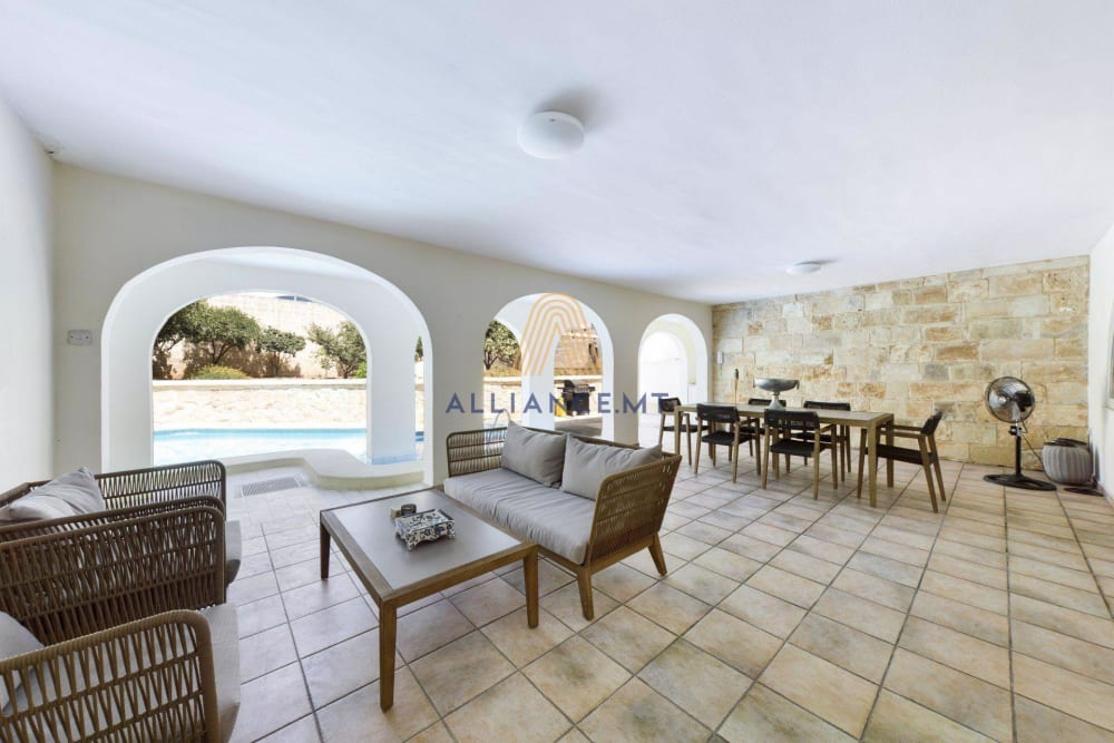 5 Bedroom Villa Fully-Detached for Rent in Attard — Attard, Malta