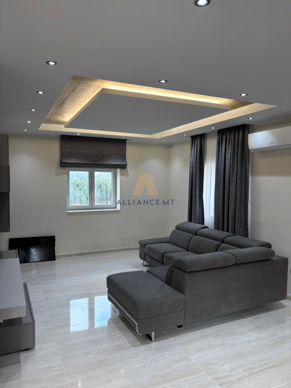5 Bedroom Farmhouse for Rent in Mosta — Mosta, Malta