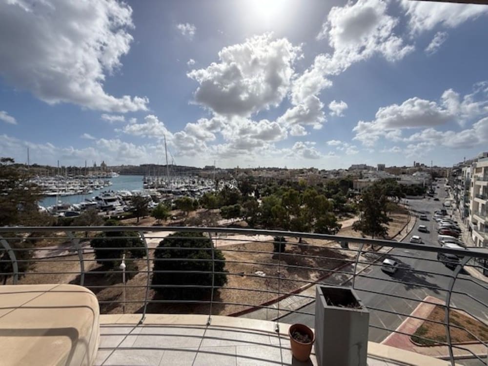 Ta’ Xbiex Apartment — Ta’ Xbiex, Malta