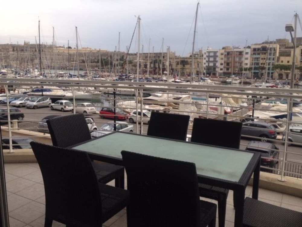 Ta’ Xbiex Apartment — Ta’ Xbiex, Malta