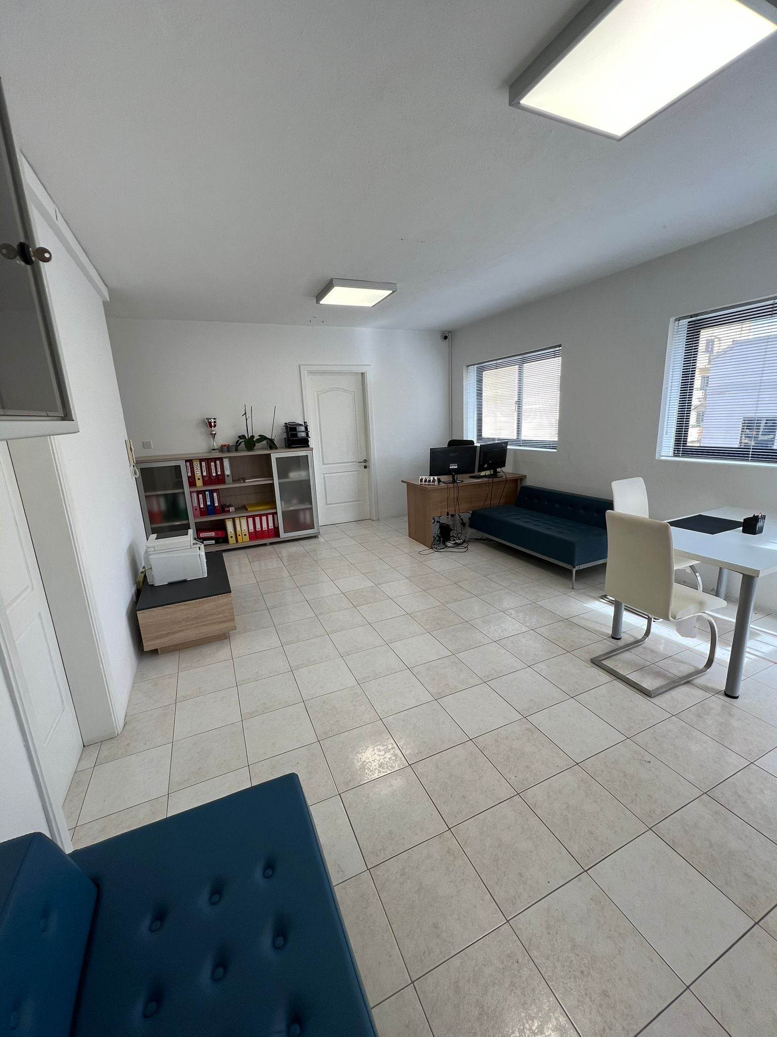 Bright Corner Ready-to-Move-Into Office in Gzira — photo 2