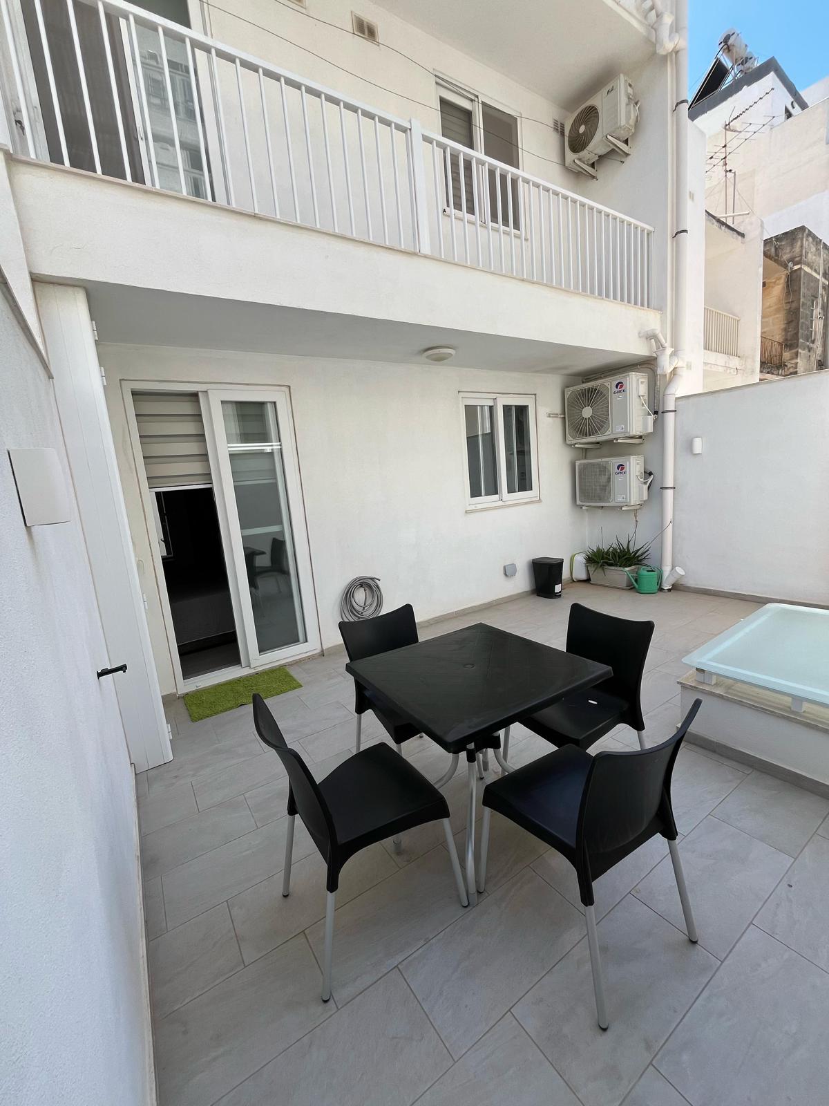 Modern & Well-Presented 2-Bedroom Ground-Floor Maisonette in Swieqi