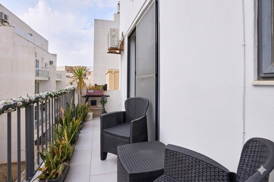 Bright & Modern 104 sqm 2-Bedroom Apartment in Swieqi