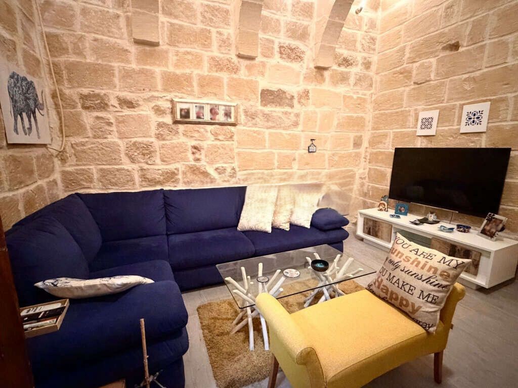 Magnificent Designer-Finished 3-Bedroom House-of-Character in Mosta – €2200 — photo 3