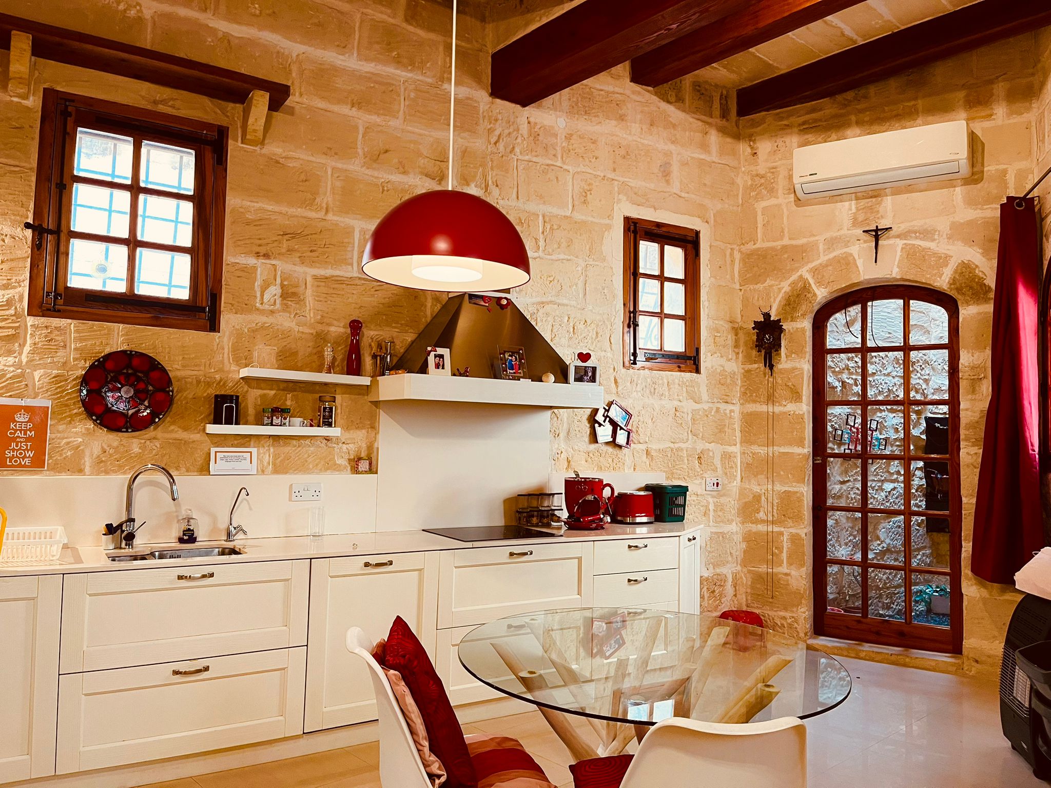 Magnificent Designer-Finished 3-Bedroom House-of-Character in Mosta – €2200 — Mosta, Malta — photo 4