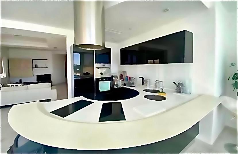Luxury Designer-Furnished 3-Bedroom Penthouse with A Private Pool, A Jacuzzi & An Expansive Terrace in Sliema — photo 2