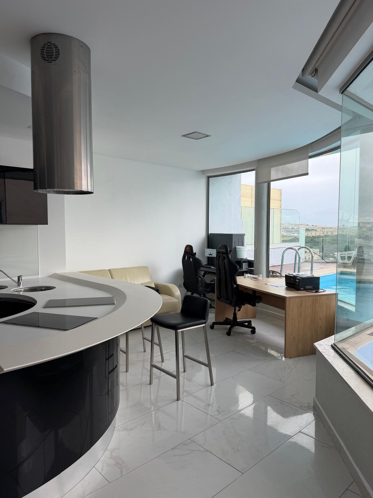 Luxury Designer-Furnished 3-Bedroom Penthouse with A Private Pool, A Jacuzzi & An Expansive Terrace in Sliema — photo 3