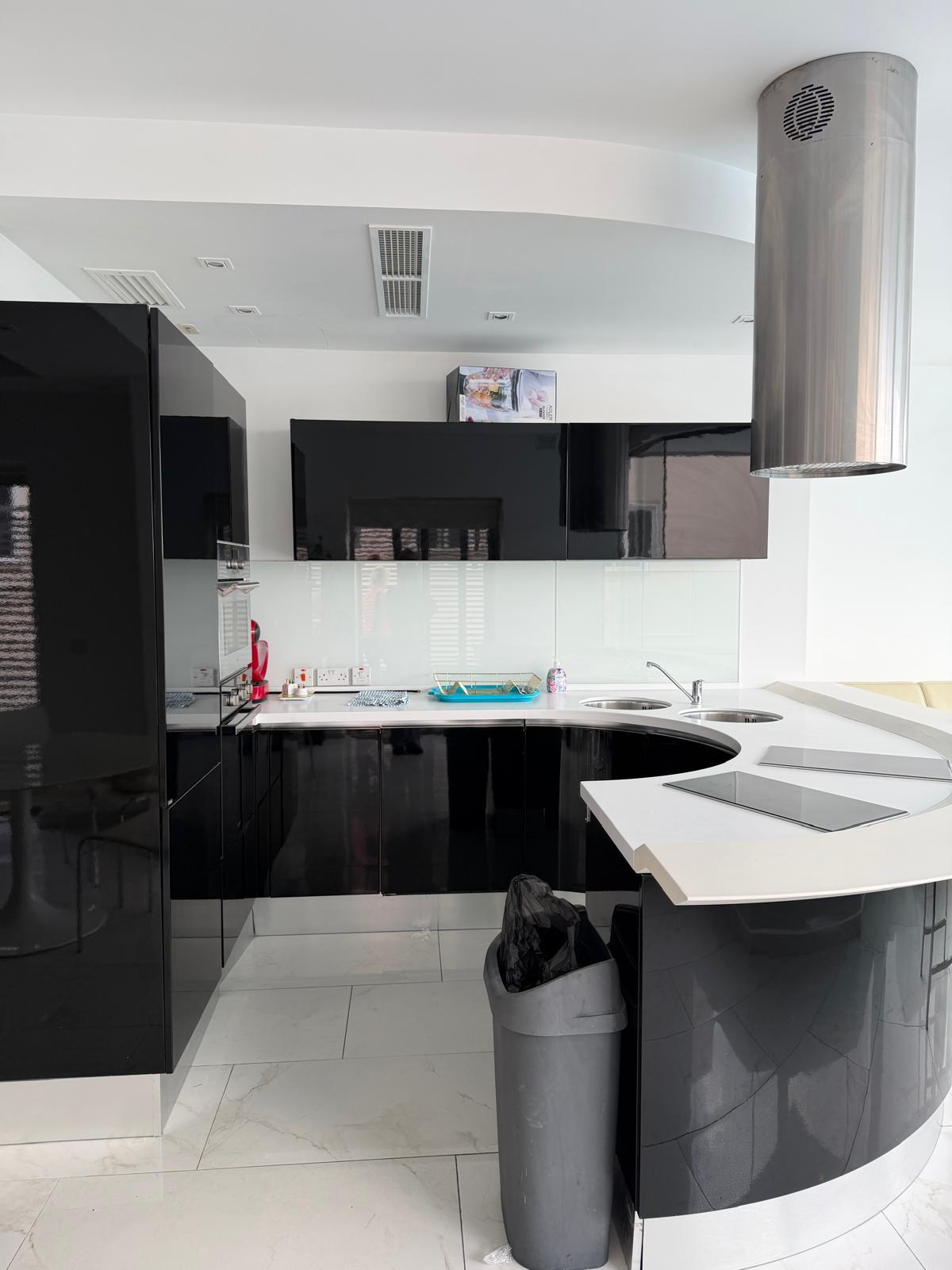 Luxury Designer-Furnished 3-Bedroom Penthouse with A Private Pool, A Jacuzzi & An Expansive Terrace in Sliema — Sliema, Malta — photo 4