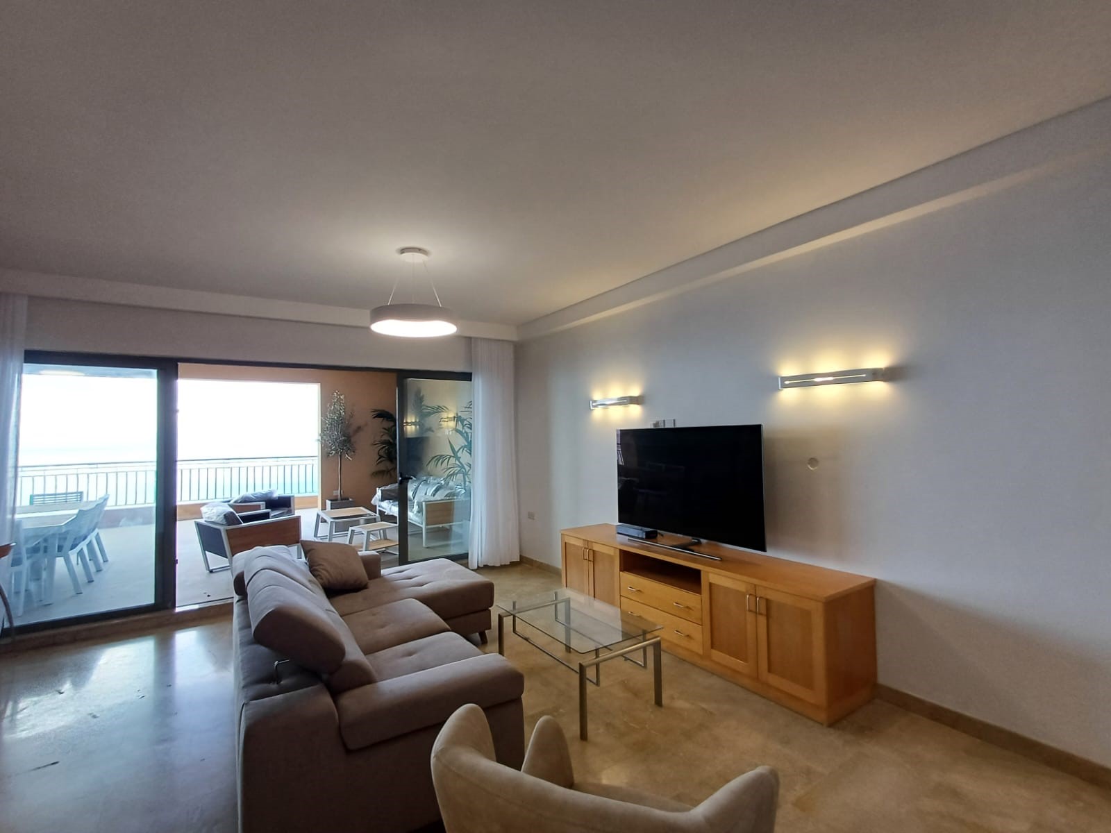 Magnificent Designer-Finished 196 sqm 3-Bedroom Seafront Apartment in Sliema — photo 2