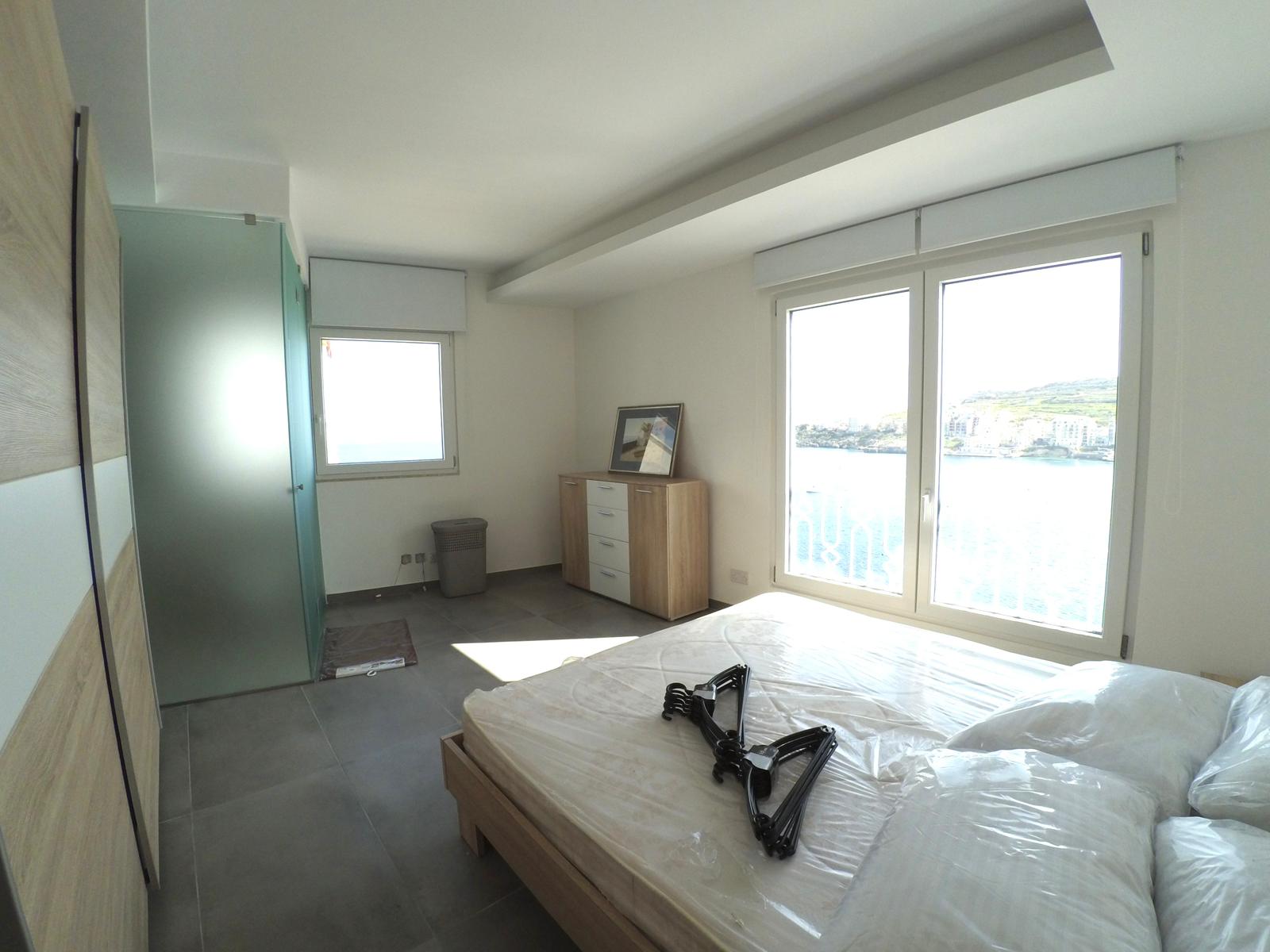 Beautiful Seafront 3-Bedroom Apartment with Stunning Sea Views in Xemxija — Xemxija, Malta — photo 4