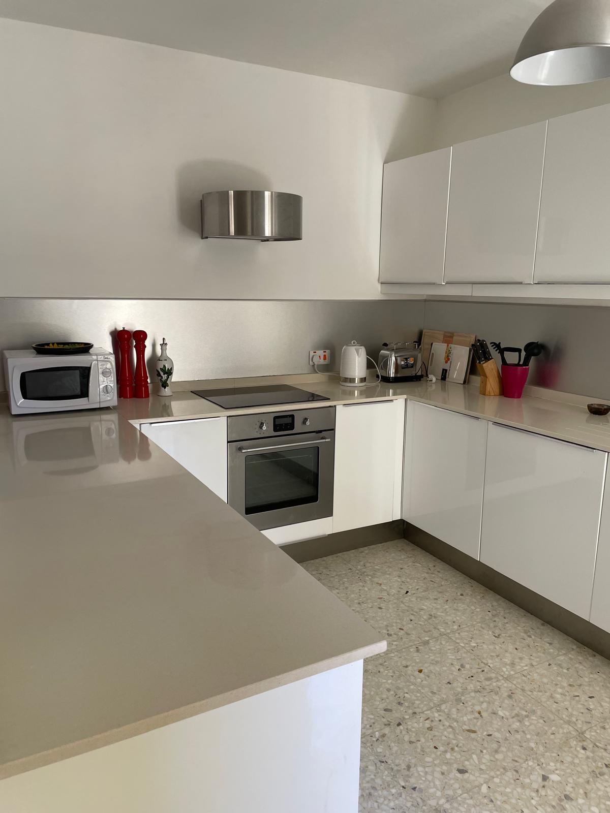 Bright & Airy 90 sqm Apartment with Side Sea Views in Sliema — photo 3