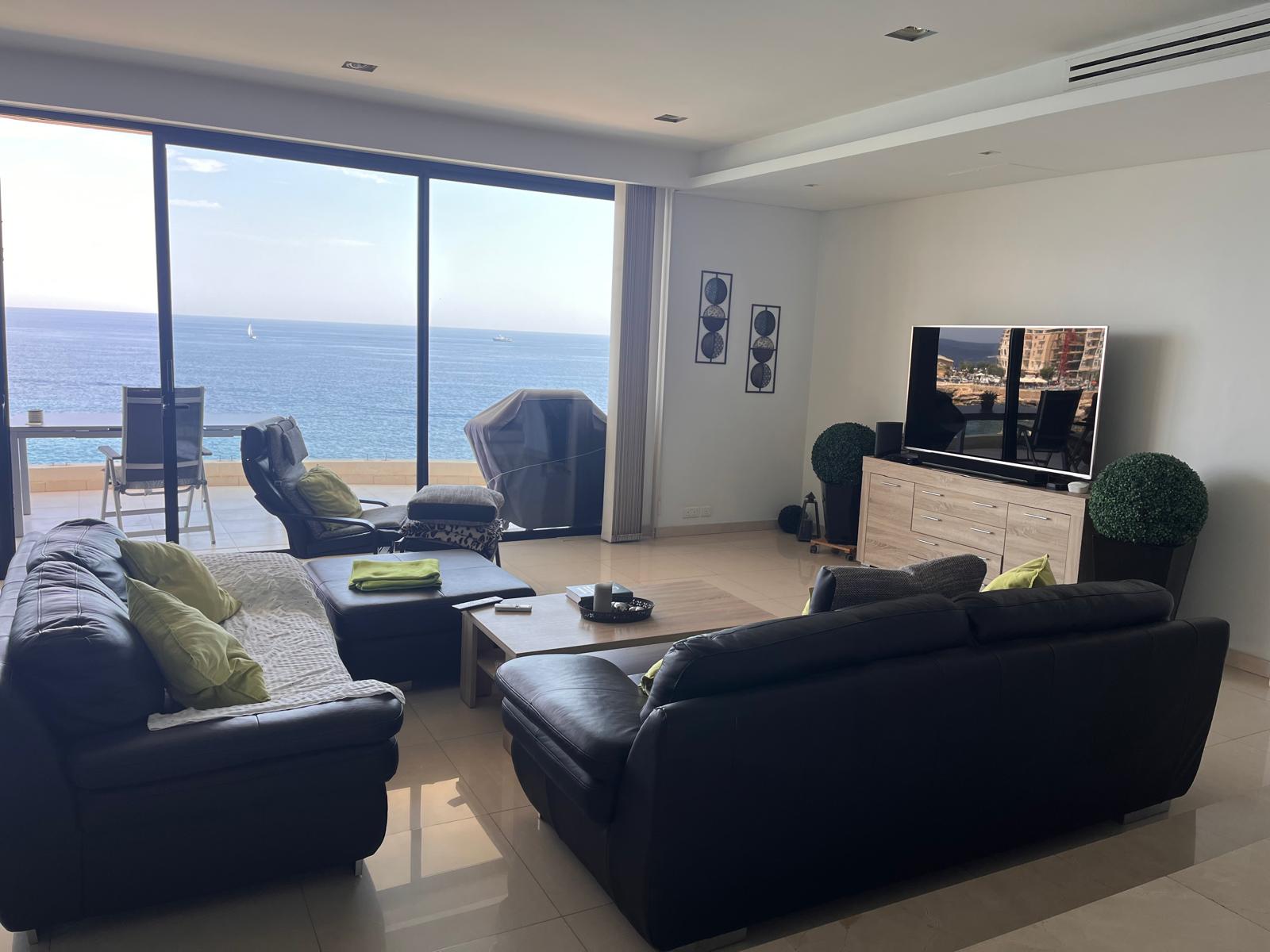 Magnificent Seafront 200sqm 3-Bedroom Apartment in Qui-Si-Sana — photo 2