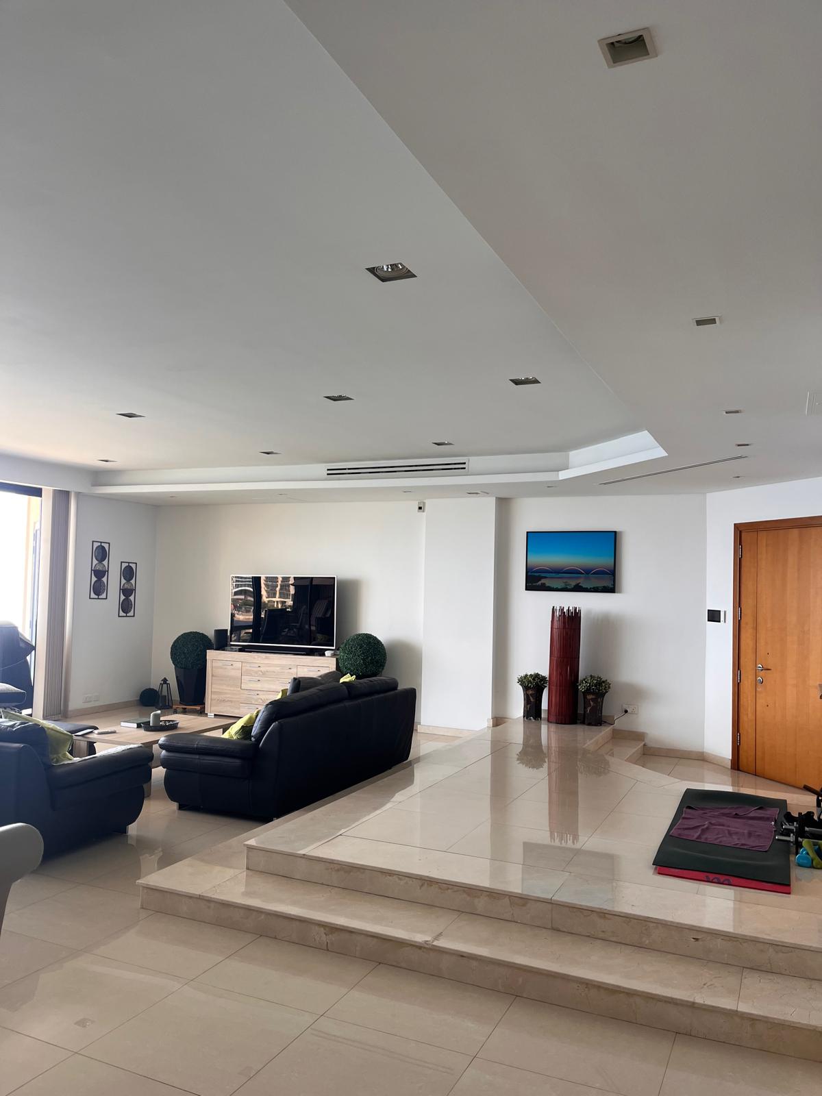 Magnificent Seafront 200sqm 3-Bedroom Apartment in Qui-Si-Sana — photo 3