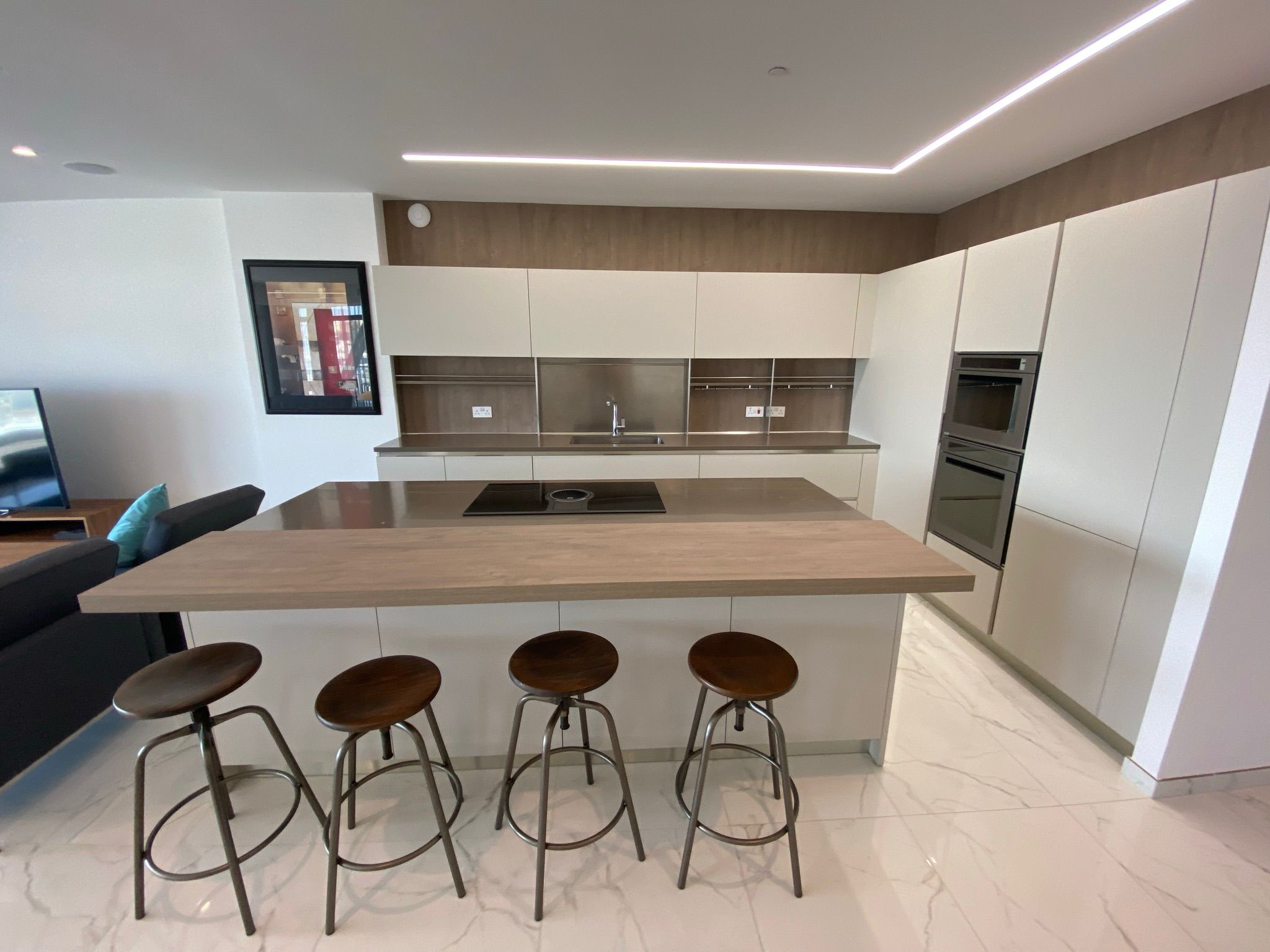 Luxury Designer 3-Bedroom Apartment with Panoramic Sea Views in Gzira — Gzira, Malta — photo 4