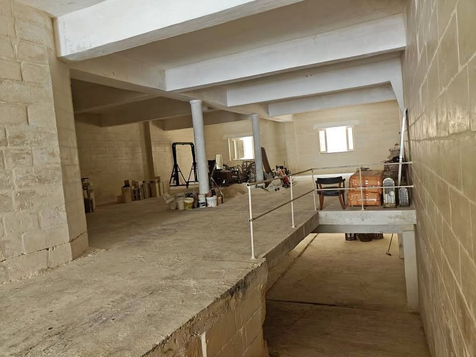 Massive Commercial Premises 463sqm Warehouse in Hamrun — photo 2