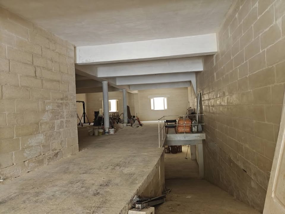 Massive Commercial Premises 463sqm Warehouse in Hamrun — photo 3