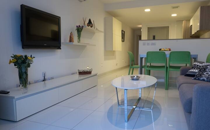 Beautiful Seafront House in Spinola Bay in St. Julians — photo 2