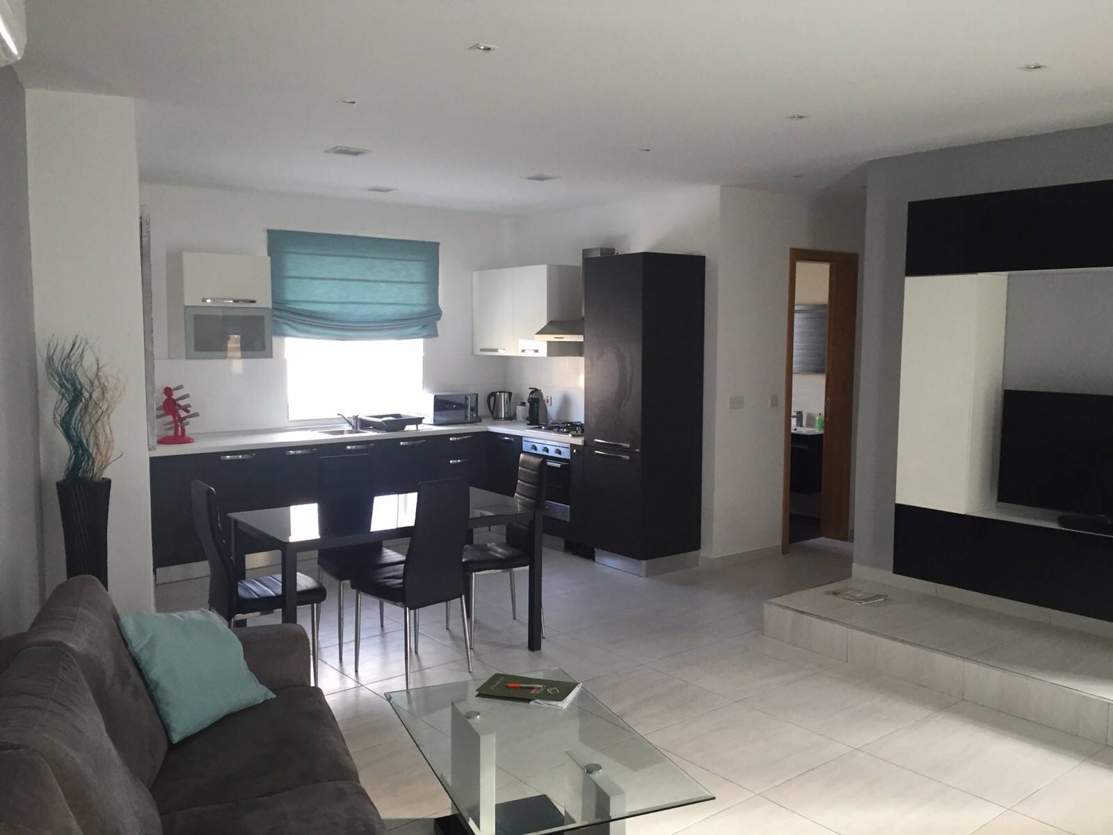 Bright Modern 2-Bedroom Penthouse with Large Terraces in Sliema — photo 2