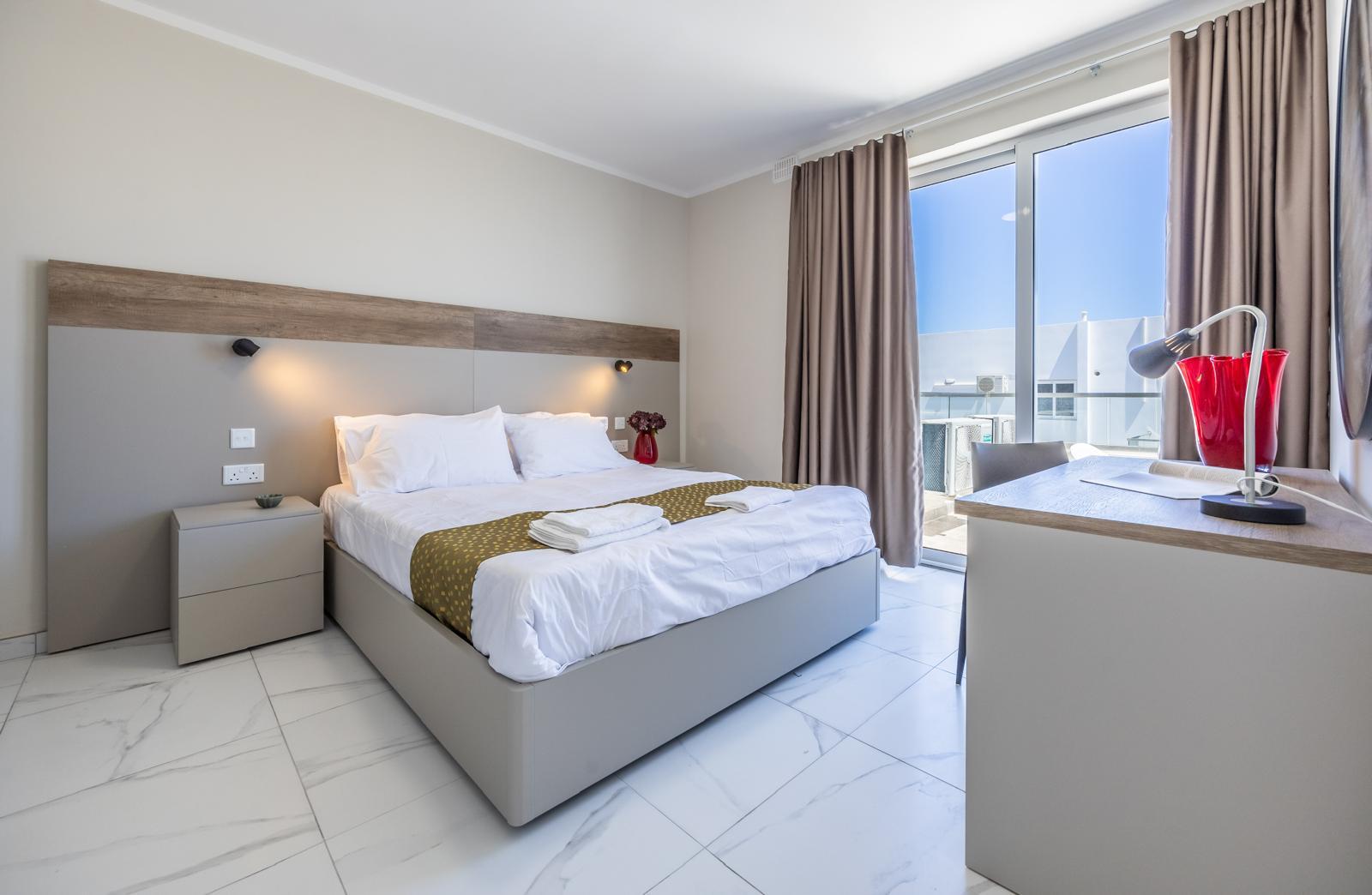Stunning Modern 3-Bedroom Penthouse with Sea Views in Qawra — Qawra, Malta — photo 4
