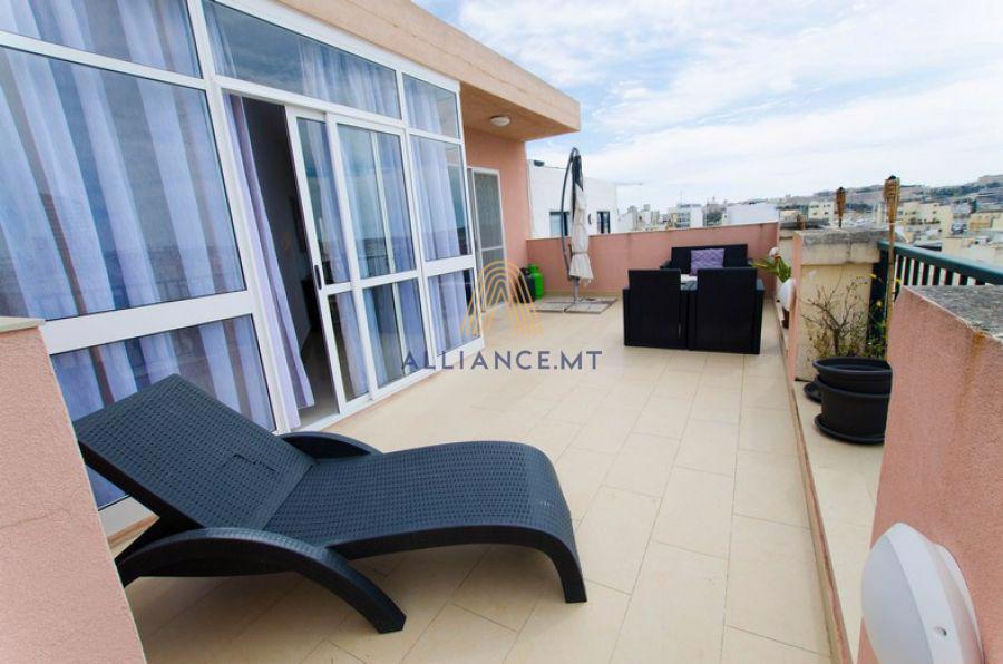 2 Bedroom Penthouse for Rent in Gzira [LPTH608993]