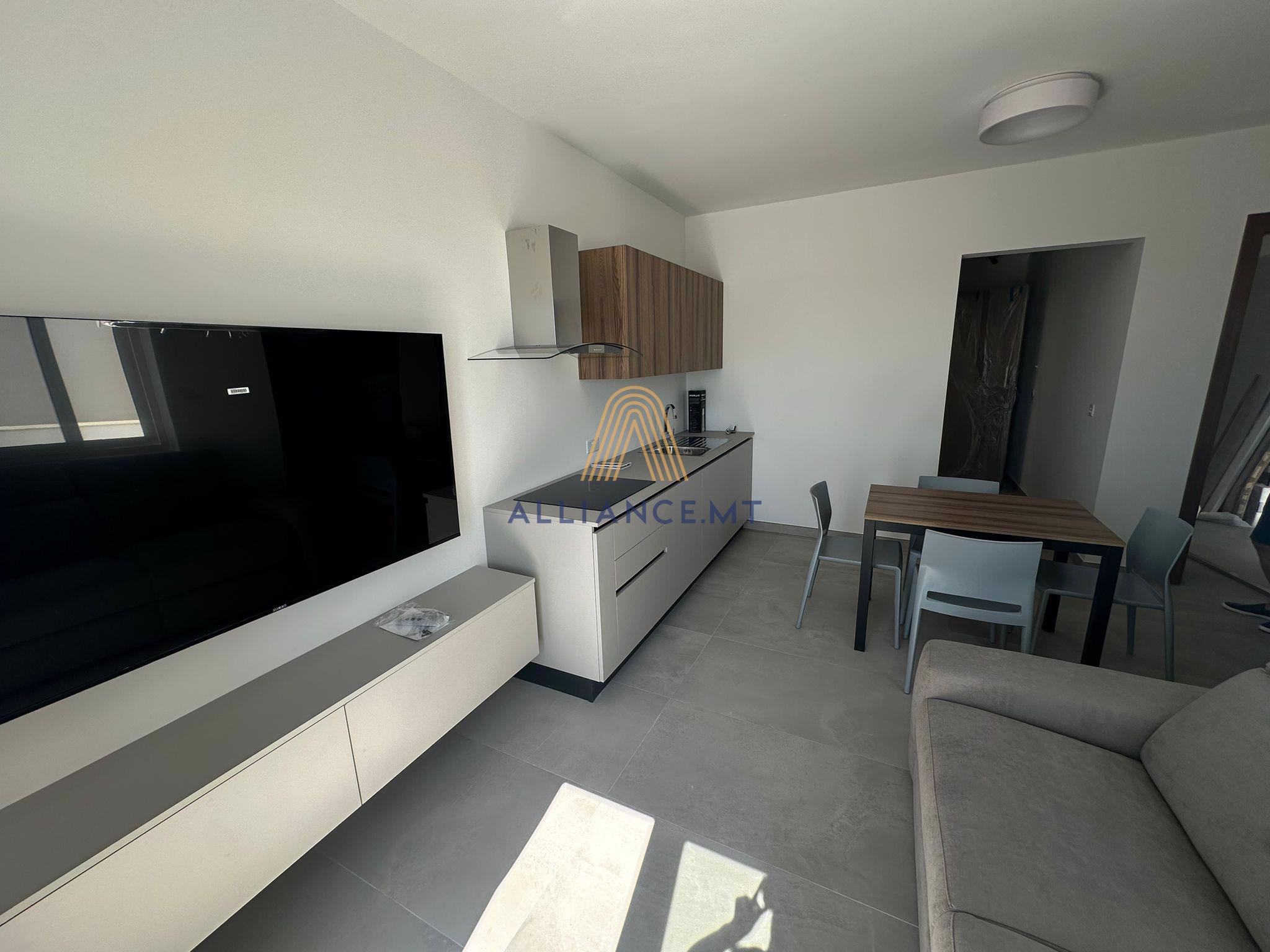 2 Bedroom Penthouse for Rent in Gzira [LPTH666684]