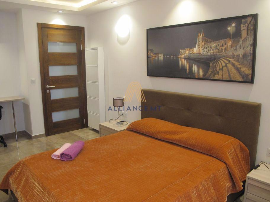 1 Bedroom Penthouse for Rent in Gzira — Gzira, Malta — photo 3