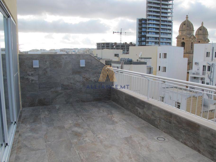 1 Bedroom Penthouse for Rent in Gzira — Gzira, Malta — photo 4