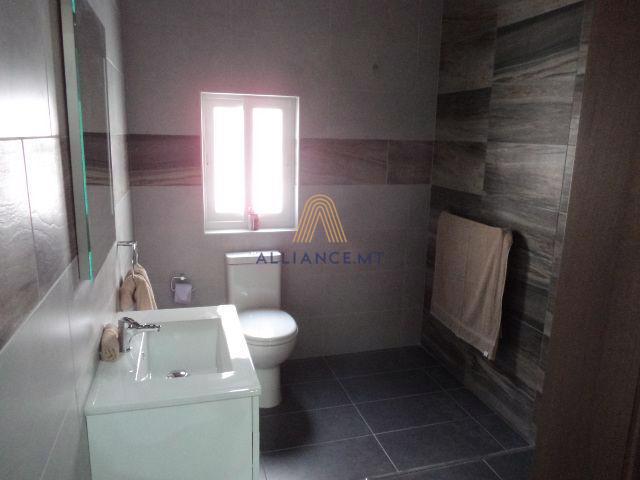2 Bedroom Apartment for Rent in Pieta — Pieta, Malta — photo 3