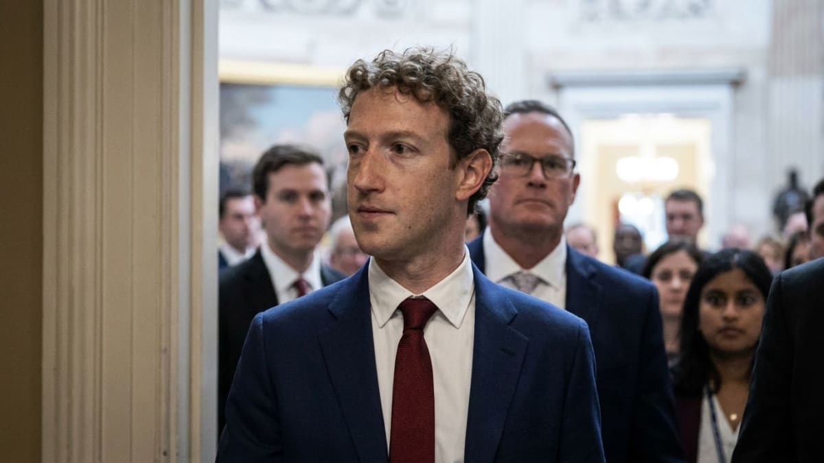 Zuckerberg backs faster AI as 1,293 lab workers urge brakes
