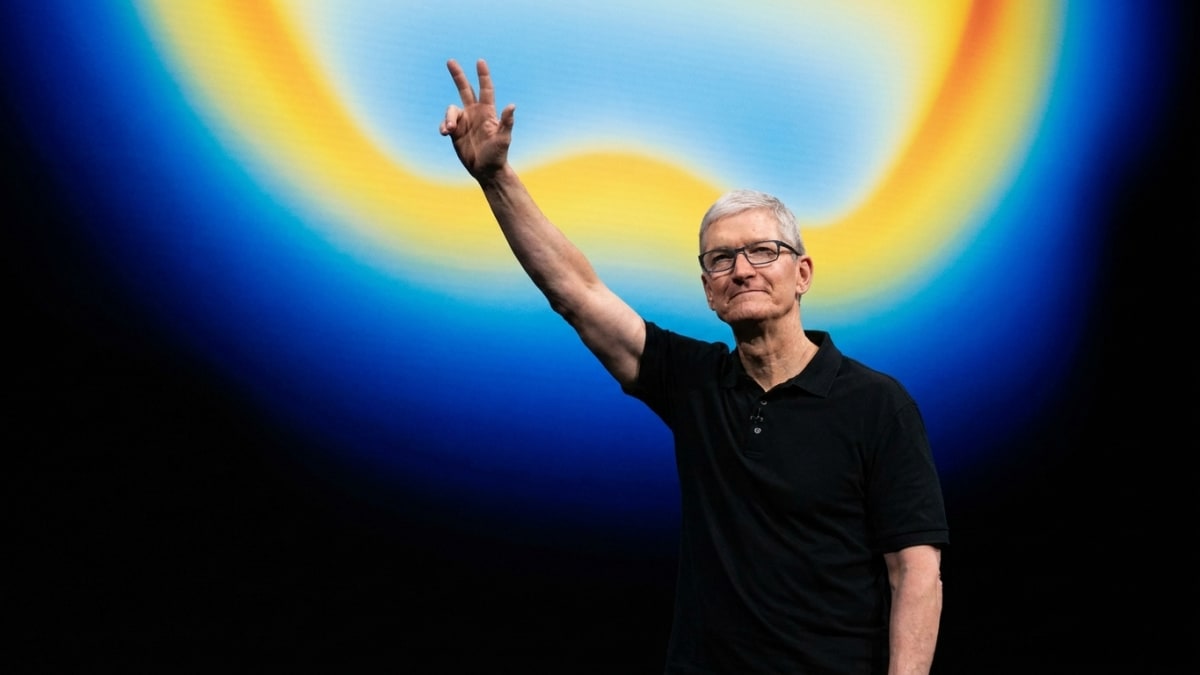 Apple sell ratings rise as memory costs test new CEO