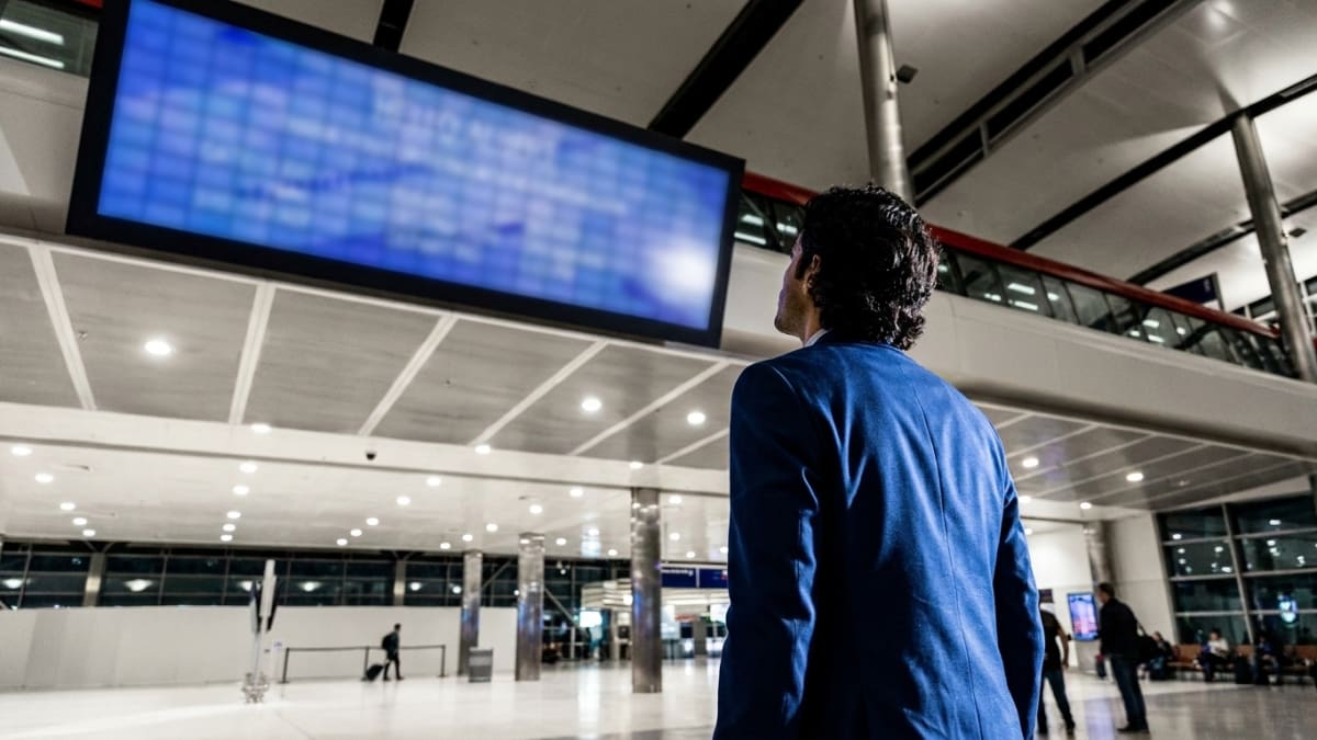 Google AI Mode books hotels and tracks flight prices