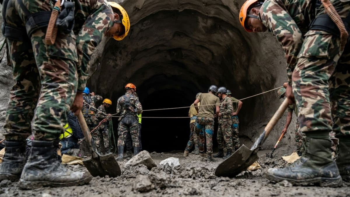 Nepal's flood death toll passes 950 as those missing surge.