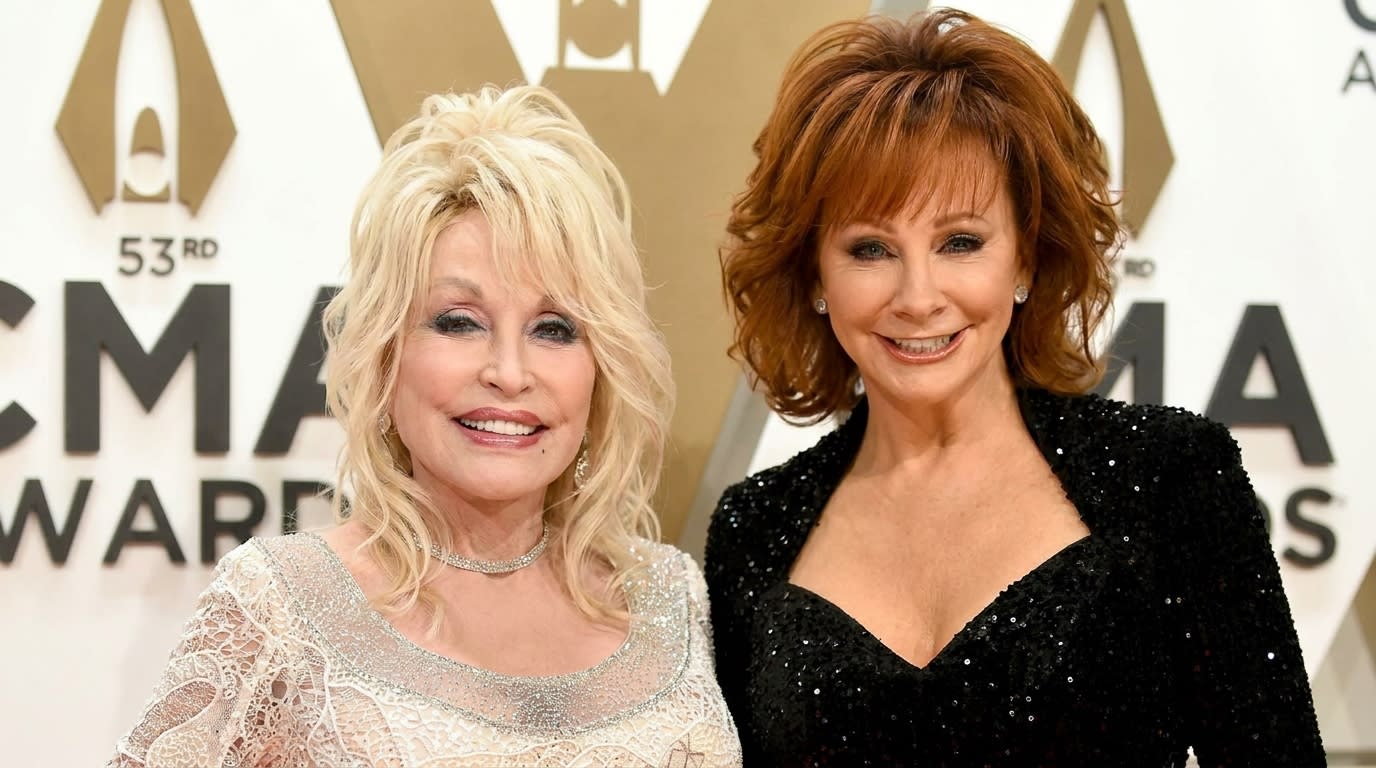 Dolly Parton and Reba McEntire at the 53rd CMA Awards in 2019