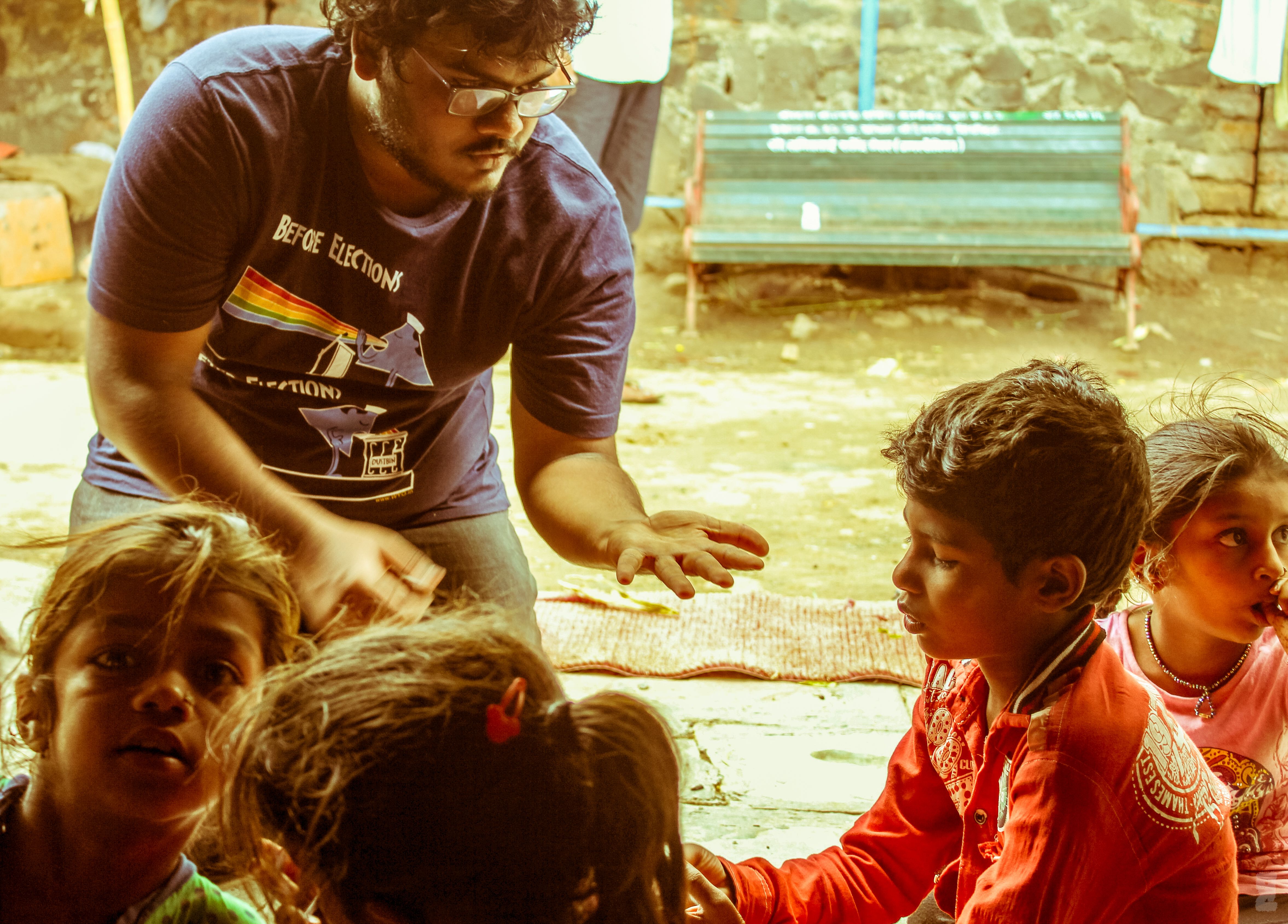 The Door Step School provides education and support to the often-forgotten children of pavement and slum dwellers, construction site families and many other underprivileged families.