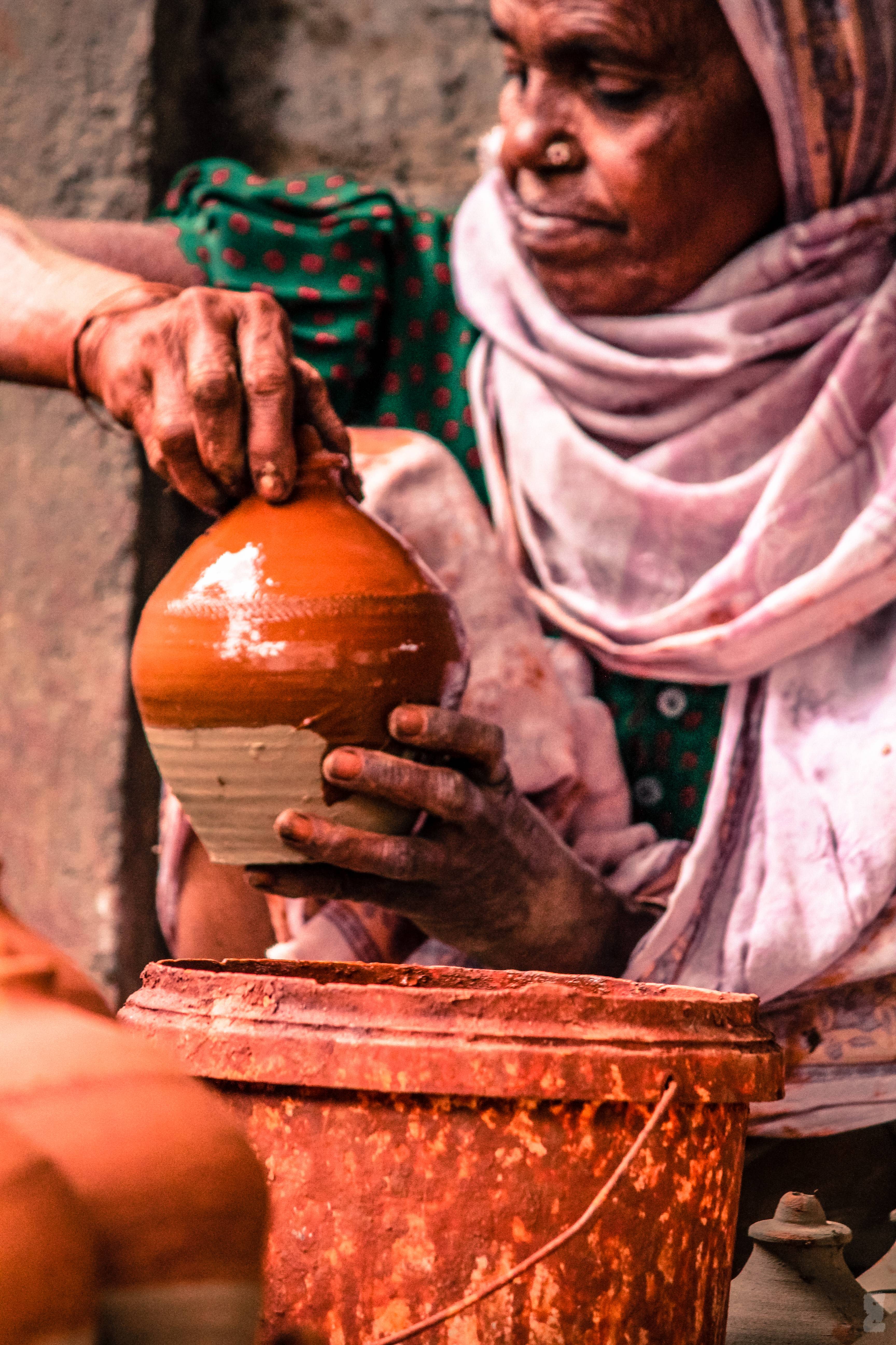 The Kumhar are potters who make earthen vessels, water pots, decorative home wares, toys and idols of gods and goddesses. Photography