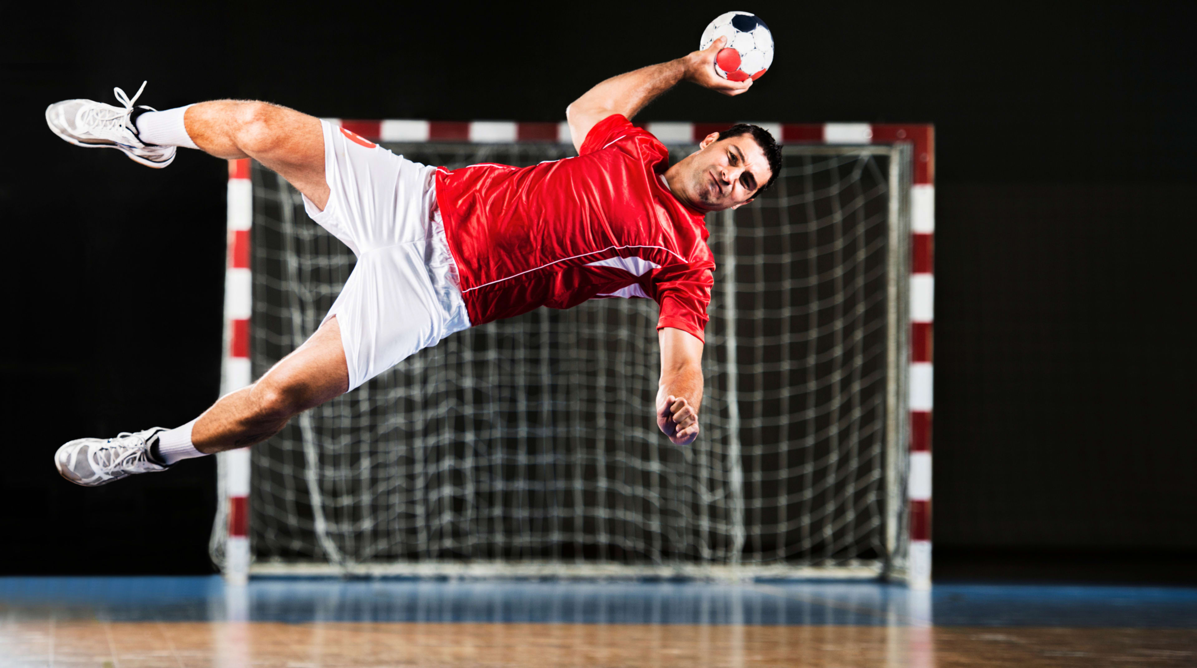 Handball: Naturleder oder Kunststoffgriff – was bringt mehr Halt?