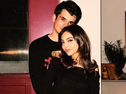 ગાંધી પરિવારમાં લગ્નની તૈયારી: પ્રિયંકા ગાંધીના પુત્ર રેહાનની ગર્લફ્રેન્ડ અવિવા બેગ સાથે સગાઈ.