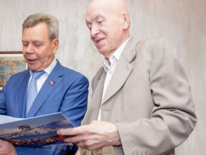 Сергей Абрамов встретился с первым председателем Магаданской областной Думы Петром Лисецким