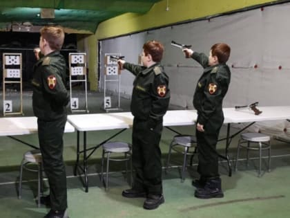 В тире ДОСААФ продолжаются тренировки по пулевой стрельбе среди молодежи
