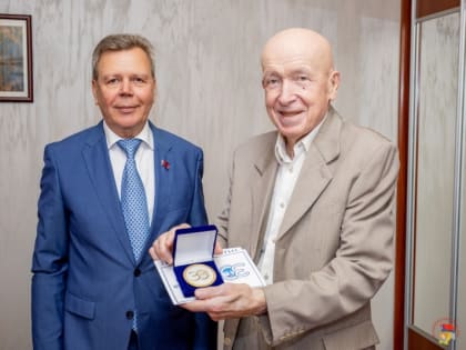 Сергей Абрамов встретился с первым председателем Магаданской областной Думы Петром Лисецким