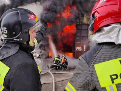 Магаданские огнеборцы ликвидировали крупный пожар