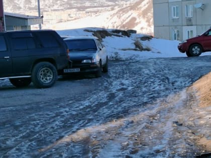 Страдают от наледи жители домов, расположенных на Марчеканской улице