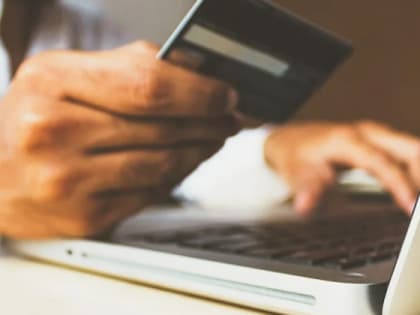 В Магадане гражданин, желая заработать на инвестициях, перечислил неизвестным свыше 600 тысяч рублей